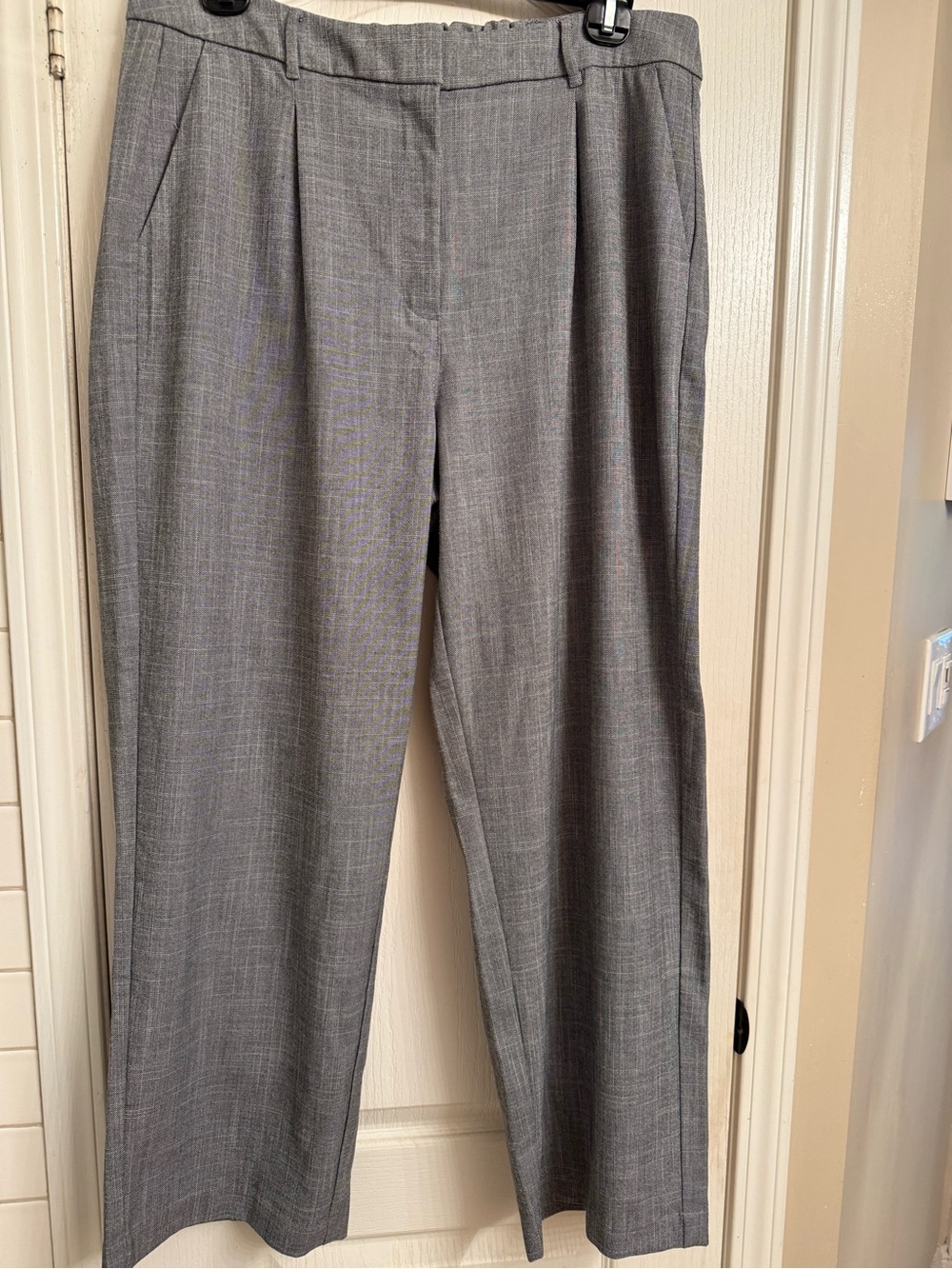 Reitmans Women's Gray Pleated Dress Trousers